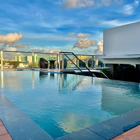 Hotel Q-White Crescent Kochi Esterno foto