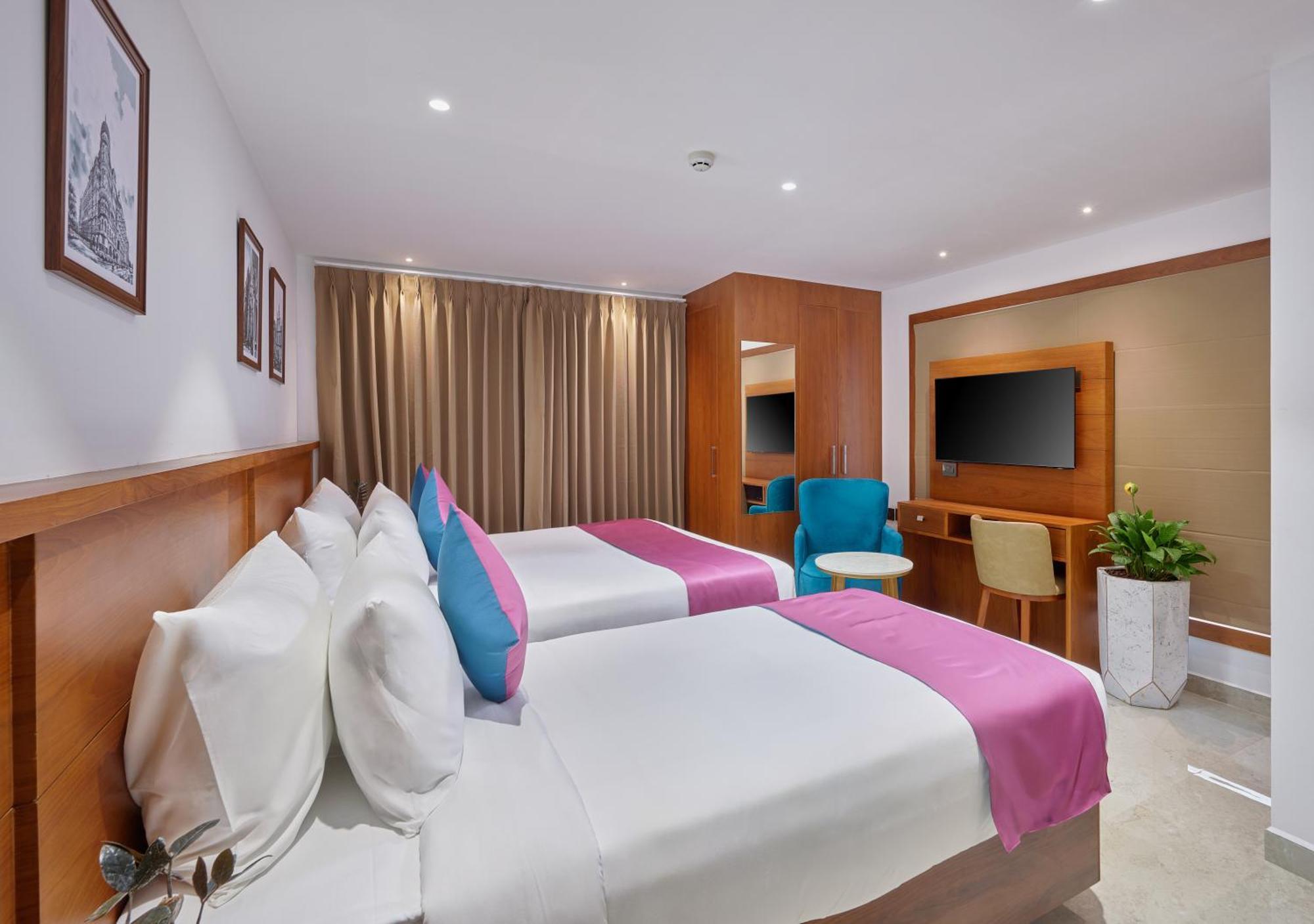 Hotel Q-White Crescent Kochi Esterno foto